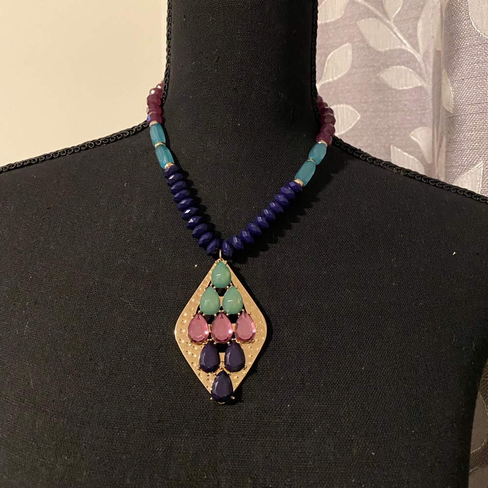 Multi color necklace